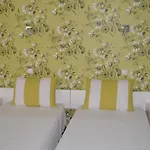Dourada Hotell 3*