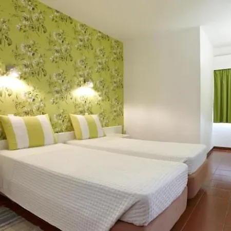 Dourada Отель Порту-Санту